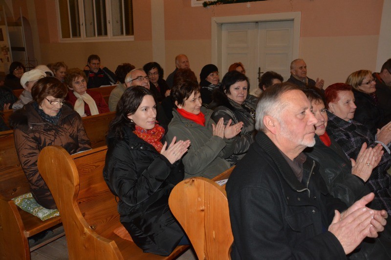 posluchači 1 | Benefiční adventní koncert Jiřího a Ivony Jahodových 12.12.2013