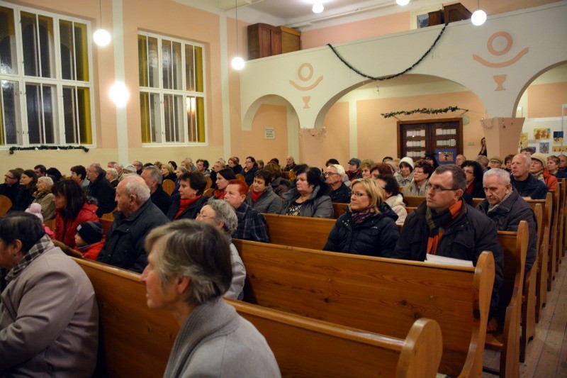 posluchači | Benefiční adventní koncert Jiřího a Ivony Jahodových 12.12.2013